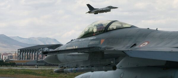 Cazas F-16 de la FA de Turquía - Sputnik Mundo