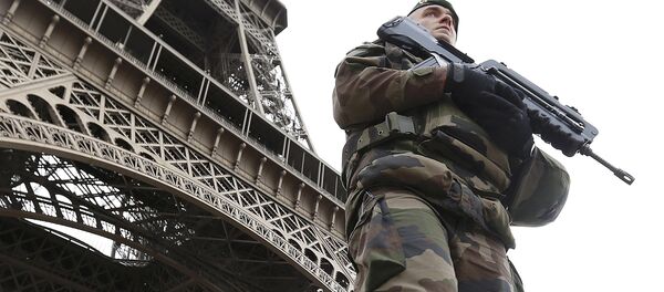 Un soldado de la Patrulla militar francésa - Sputnik Mundo