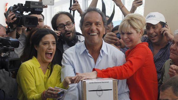 Daniel Scioli, candidato presidencial del gobernante Frente para la Victoria (FpV) Daniel Scioli, candidato presidencial del gobernante Frente para la Victoria (FpV) - Sputnik Mundo