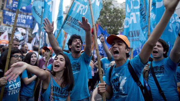 Partidarios de Daniel Scioli, candidato presidencial del gobernante FpV - Sputnik Mundo