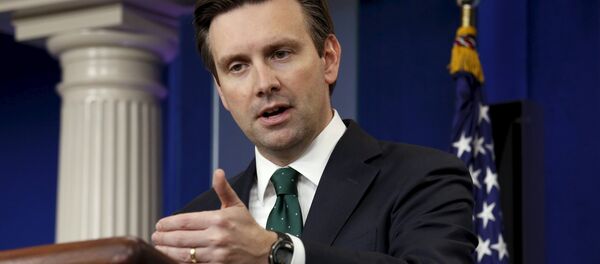Josh Earnest, secretario de prensa de la Casa Blanca - Sputnik Mundo