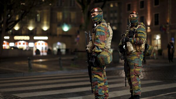 Patrulla militar en una de las calles de Bruselas  (archivo) - Sputnik Mundo