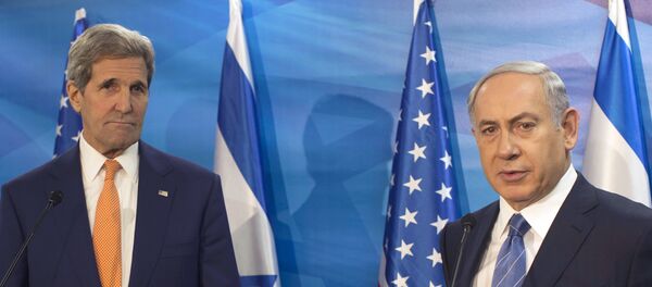 Secretario de Estado de EEUU, John Kerry y primer ministro de Israel, Benjamín Netanyahu durante un encuentro en Jerusalén (archivo) - Sputnik Mundo