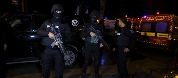 Policía tunecino en el lugar de explosión de un autobús militar - Sputnik Mundo