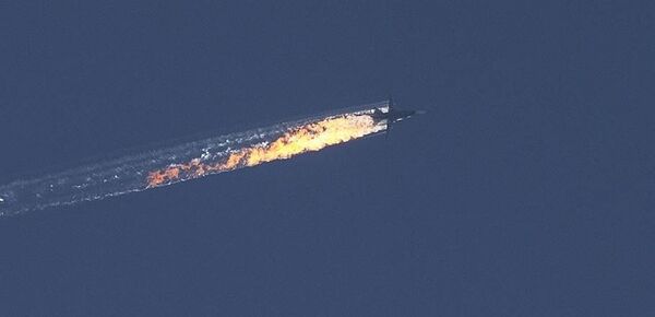 Turquía derriba un avión militar en la frontera con Siria Turquía derriba un avión militar en la frontera con Siria - Sputnik Mundo