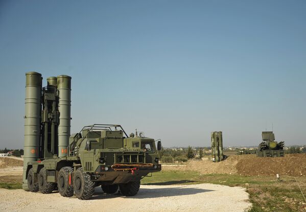 Sistema antiaéreo ruso S-400 Triumf en Siria - Sputnik Mundo