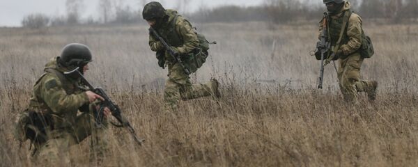 Servicemen of Ukrainian special operation forces take part in tactical exercises at a shooting range in Khmelnytsky region, Ukraine November 20, 2015. Servicemen of Ukrainian special operation forces take part in tactical exercises at a shooting range in Khmelnytsky region, Ukraine November 20, 2015. - Sputnik Mundo