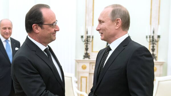 Presidente de Francia, François Hollande y presidente de Rusia, Vladímir Putin - Sputnik Mundo