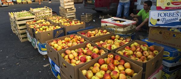 Las manzanas en un mercado en Crimea - Sputnik Mundo