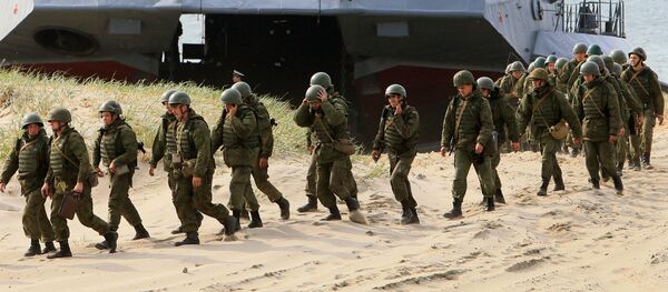 Soldados rusos durante maniobras en el óblast de Kaliningrado (Archivo) - Sputnik Mundo