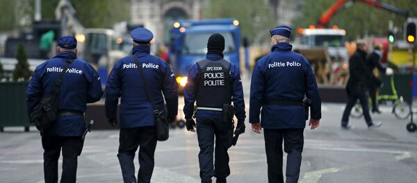 Belgian police patrol in central Brussels - Sputnik Mundo