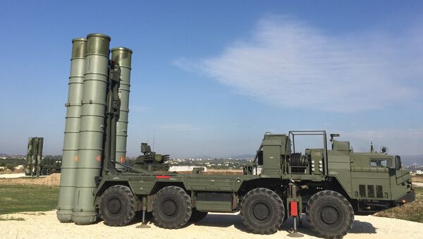 Lanzadera del sistema S-400 (archivo) - Sputnik Mundo