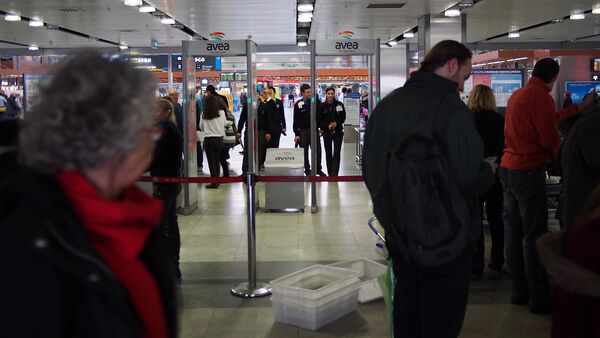 La gente en el Aeropuerto Internacional de Estambul - Sputnik Mundo