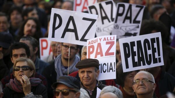 Protestas en contra la guerra en Siria y el terrorismo yihadista en Madrid - Sputnik Mundo