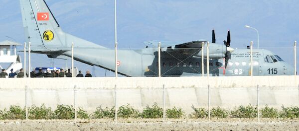 Turquía envía el ataúd del piloto del Su-24 a Rusia - Sputnik Mundo