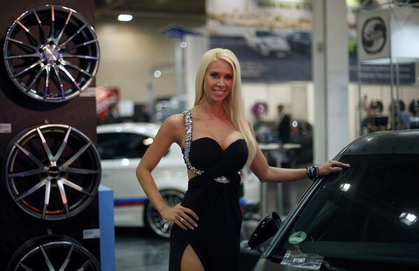 La moda del tuneo en el Salón de Essen Motor Show - Sputnik Mundo