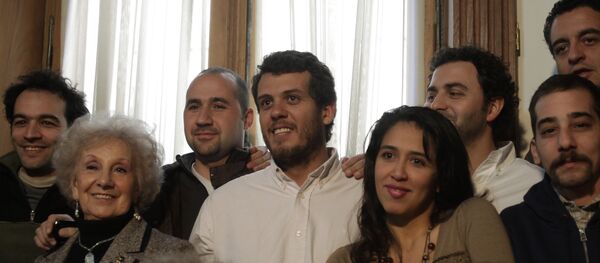 Nietos recuperados - Sputnik Mundo