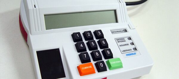 Los recortes en Brasil podrían inviabilizar las urnas electrónicas en los comicios de 2016 - Sputnik Mundo