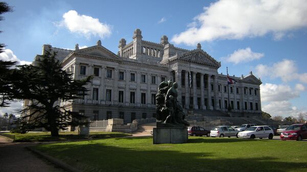 Palacio Legislativo, sede de la Asamblea General de Uruguay - Sputnik Mundo