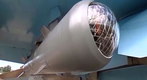 Los cazabombarderos Su-34 llevan misiles aire-aire en sus misiones aéreas - Sputnik Mundo