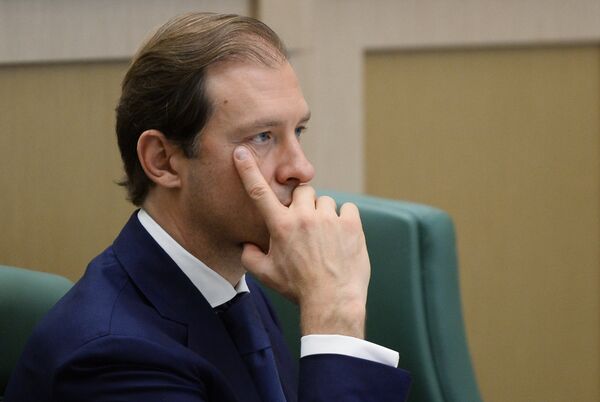 No hay efectos adversos: un ministro ruso explica por qué eligió la vacuna Sputnik V - Sputnik Mundo