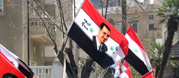 Partidarios de Bashar Asad, presidente de Siria - Sputnik Mundo