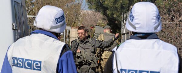 Observadores de la OSCE en Donbás (archivo) - Sputnik Mundo