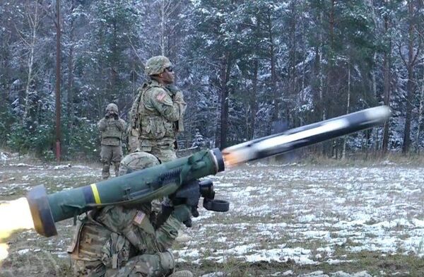 El misil FGM-148 Javelin en acción - Sputnik Mundo