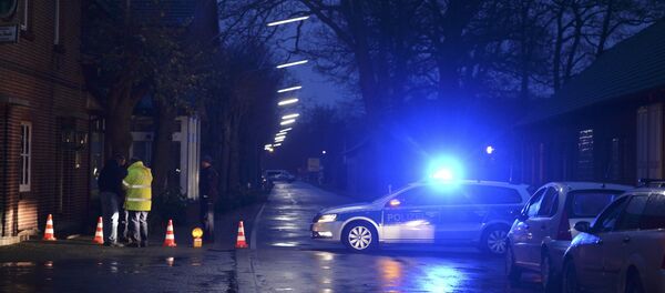 Police block road during international manhunt operation in North Rhine-Westphalia - Sputnik Mundo