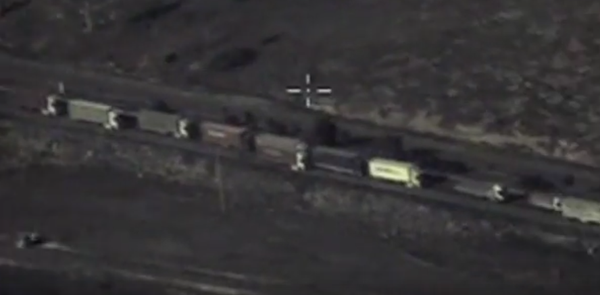 Camiones de carga pesada cruzan la frontera sirio-turca - Sputnik Mundo