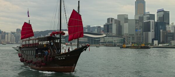 Un barco cerca de las costas de Hong Kong Un barco cerca de las costas de Hong Kong - Sputnik Mundo