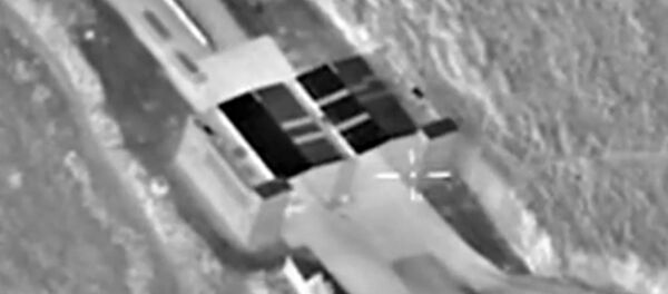 Camiones con petróleo en la frontera entre Turquía y Siria - Sputnik Mundo