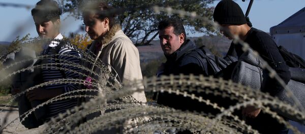 Migrantes en la frontera entre Grecia y Macedonia - Sputnik Mundo