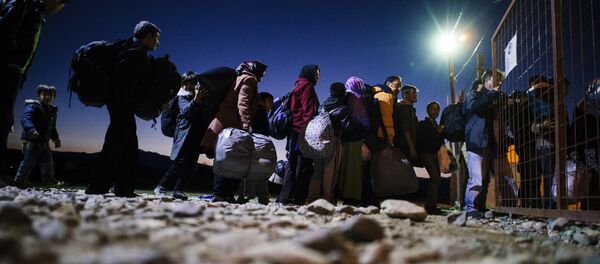 Refugiados en la frontera entre Macedonia y Grecia - Sputnik Mundo