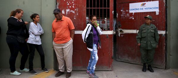 Prorrogan una hora cierre de mesas de votación en Venezuela - Sputnik Mundo