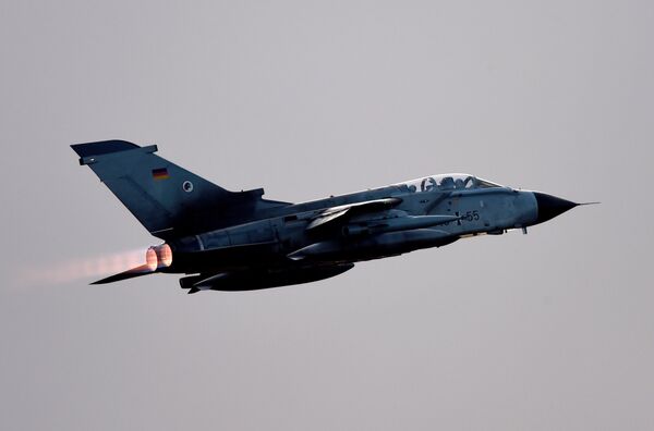 Estado Islámico se enfrenta a Tornado - Sputnik Mundo