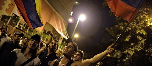 Partidarios de la oposición venezolana celebran la victoria en las elecciones parlamentarias - Sputnik Mundo