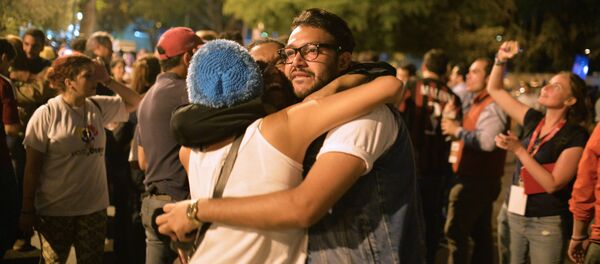 Partidarios de la oposición venezolana en Caracas - Sputnik Mundo