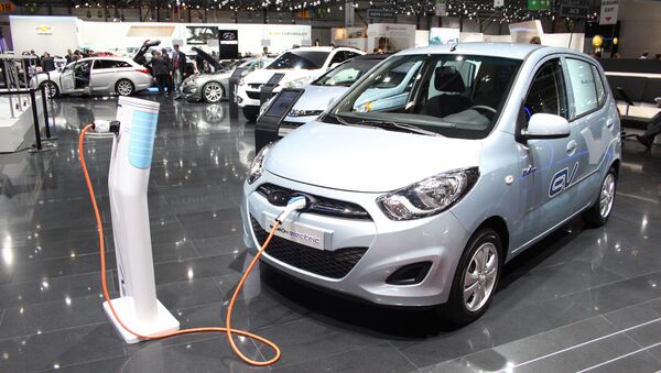 Electromóvil Hyundai BlueOn - Sputnik Mundo