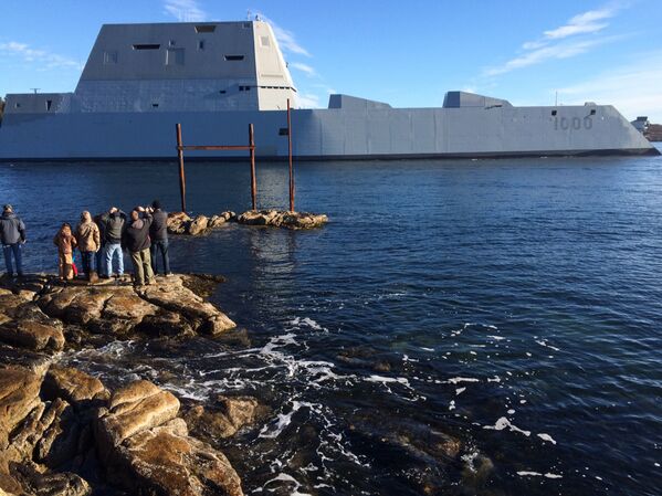Pruebas del ultramoderno destructor USS Zumwalt - Sputnik Mundo