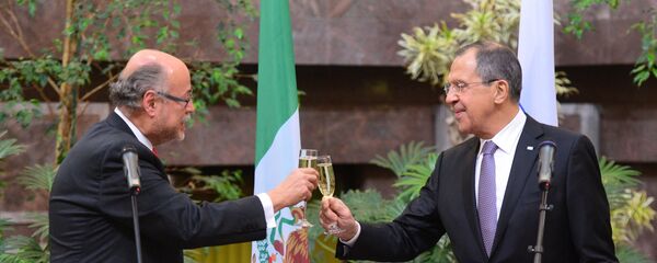 Embajador de México en Rusia, Rubén Beltrán y  ministro de Exteriores de Rusia, Serguéi Lavrov (archivo) - Sputnik Mundo