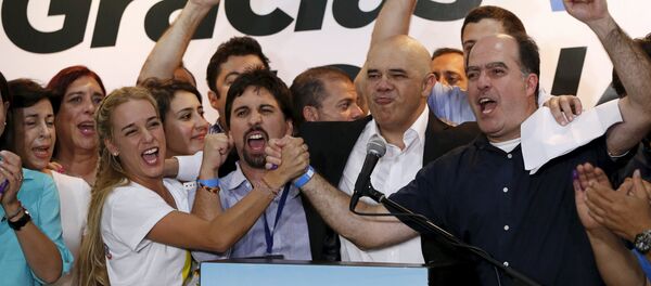 Oposición gana dos tercios del Parlamento venezolano - Sputnik Mundo