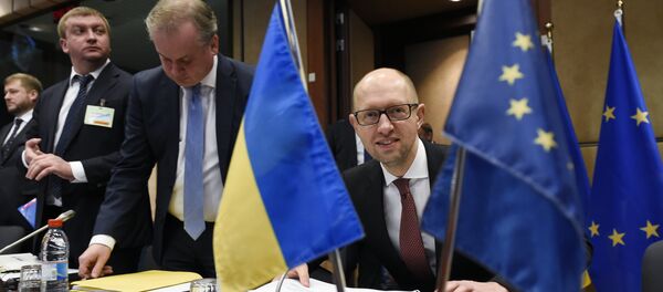 Primer ministro de Ucrania, Arseni Yatseniuk durante una reunión con la UE - Sputnik Mundo
