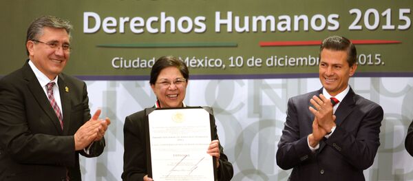 Luis Raúl González Pérez, presidente de CNDH, Consuelo Gloria Morales Elizondo, y Enrique Peña, presidente de México - Sputnik Mundo