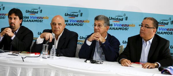 Jesús Torrealba, secretario ejecutivo de la Mesa de la Unidad Democrática (MUD), durante una rueda de prensa de la coalición opositora MUD en Caracas Jesús Torrealba, secretario ejecutivo de la Mesa de la Unidad Democrática (MUD), durante una rueda de prensa de la coalición opositora MUD en Caracas - Sputnik Mundo