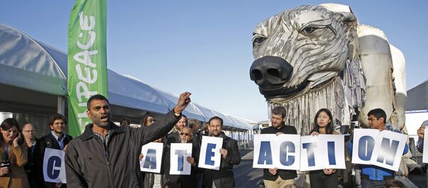 Kumi Naidoo, director ejecutivo de Greenpeace International, durante una manifestación Kumi Naidoo, director ejecutivo de Greenpeace International, durante una manifestación - Sputnik Mundo