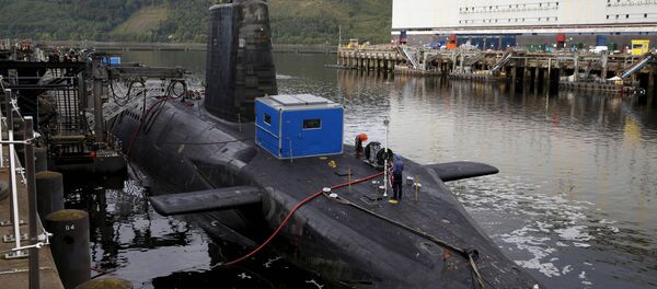 Submarino nuclear en la base naval de la Marina Real Británica en Faslane, Escocia - Sputnik Mundo