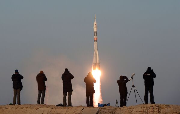 El lanzamiento de la nave espacial Soyuz TMA-19M desde el cosmódromo Baikonur - Sputnik Mundo