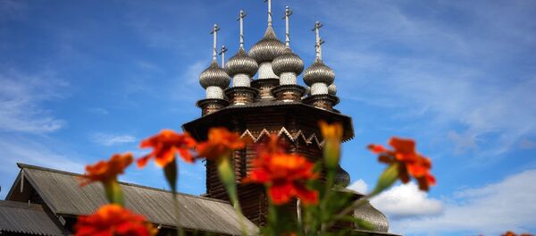 Iglesia en la isla Kizhi ubicada en el lago Onega en la república de Carelia, Rusia - Sputnik Mundo