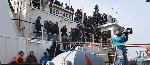 Periodistas a bordo del crucero Moskva - Sputnik Mundo